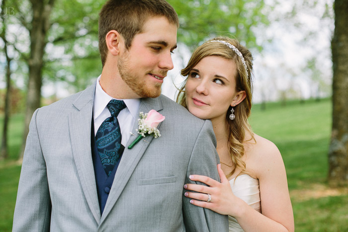 bride and groom love green shade fuji vsco