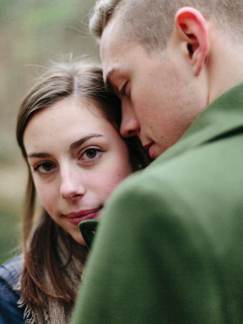 creek walk engagement session on vsco film and kodak tri-x