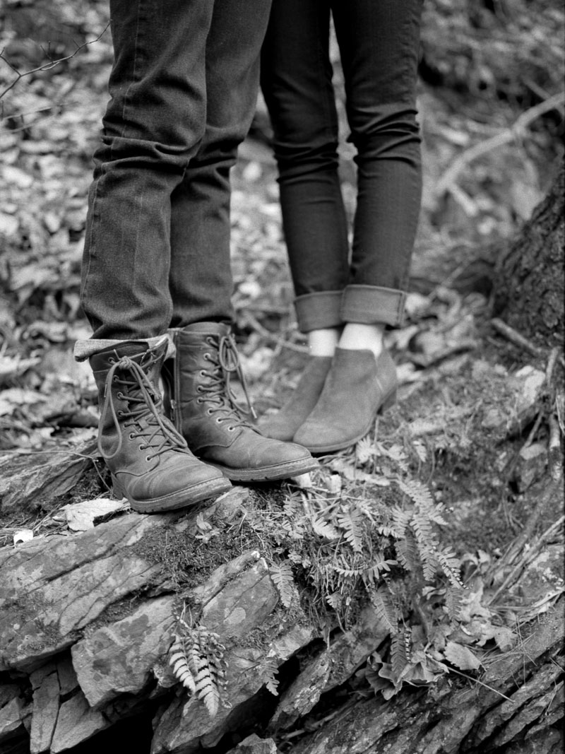 creek walk engagement session on vsco film and kodak tri-x