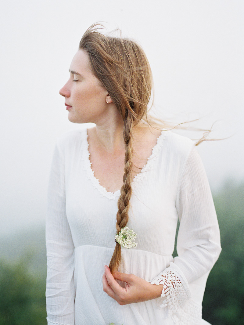 free spirit mountain bridal portraits session at sunrise with foraged wildflower bouquet