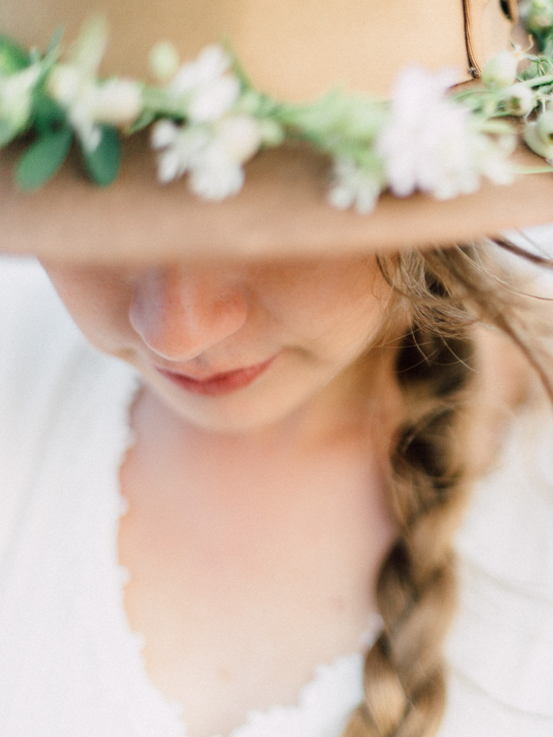 free spirit mountain bridal portraits session at sunrise with foraged wildflower bouquet