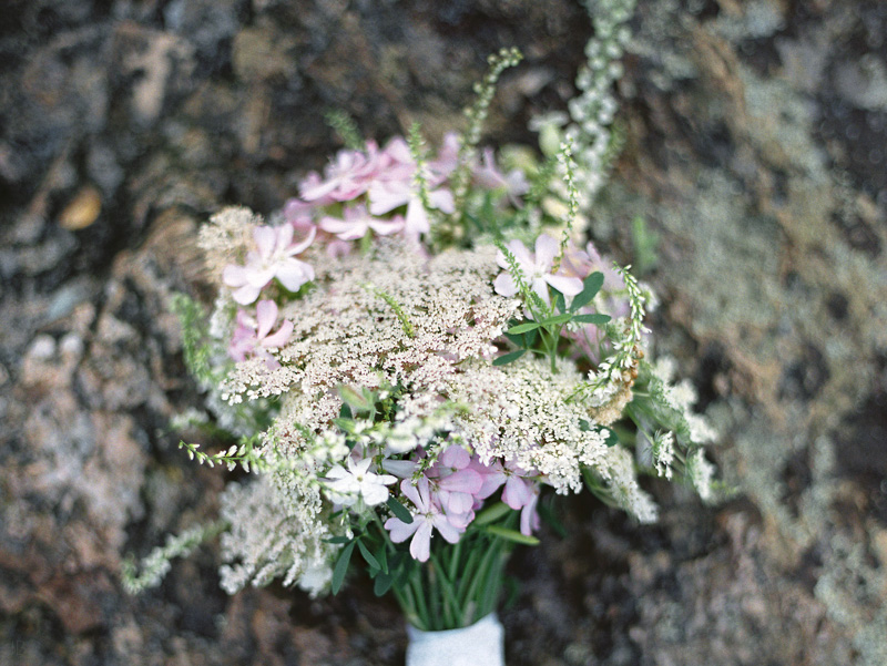 free spirit mountain bridal portraits session at sunrise with foraged wildflower bouquet