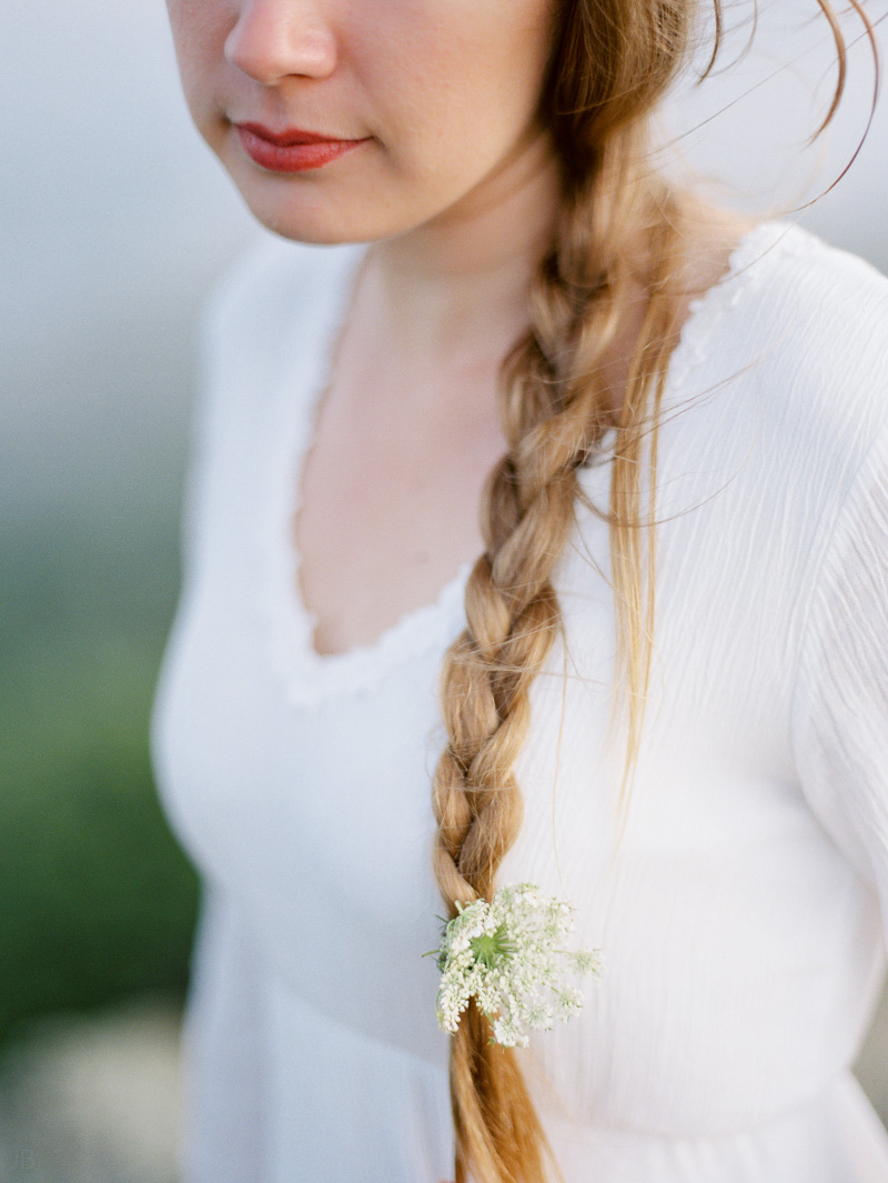 free spirit mountain bridal portraits session at sunrise with foraged wildflower bouquet