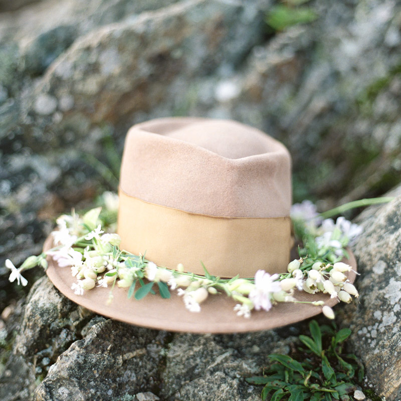 free spirit mountain bridal portraits session at sunrise with foraged wildflower bouquet