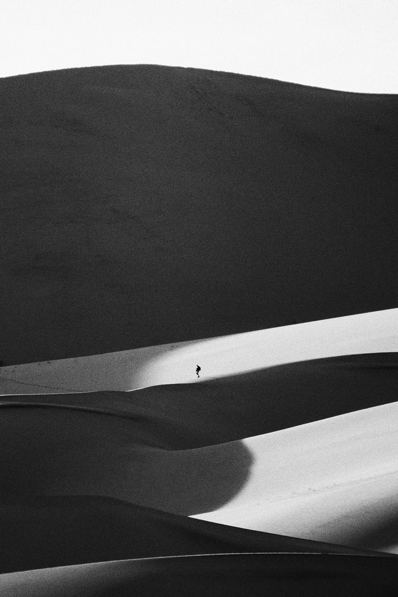 eureka sand dunes in death valley national park california - 700 feet fall