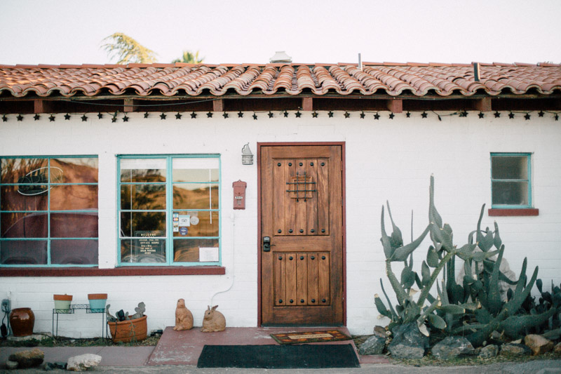 california desert wedding on halloween at the Joshua Tree Inn